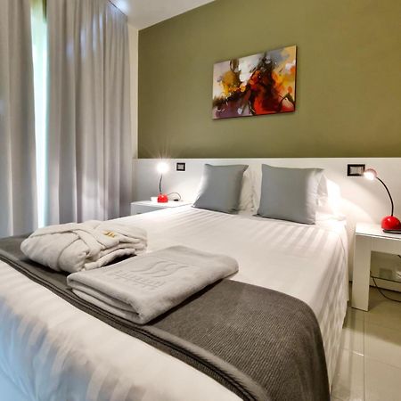 Monaco Suites Hotel Lignano Sabbiadoro Room photo