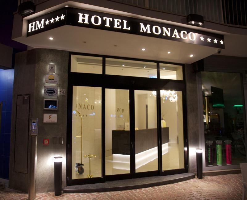 Monaco Suites Hotel Lignano Sabbiadoro Exterior photo