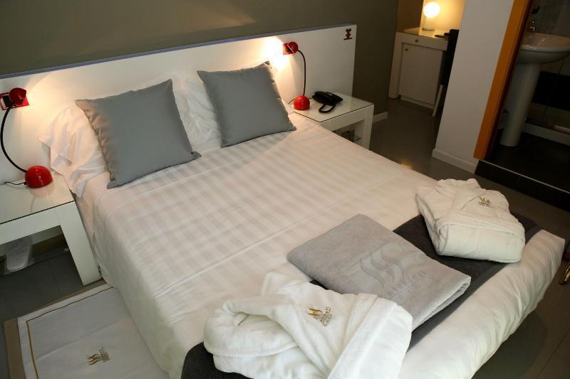Monaco Suites Hotel Lignano Sabbiadoro Exterior photo