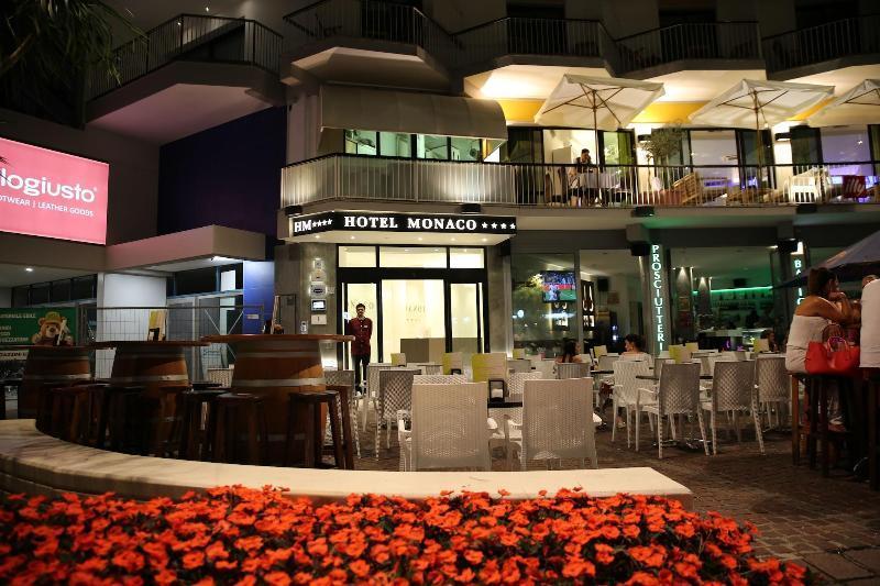 Monaco Suites Hotel Lignano Sabbiadoro Exterior photo