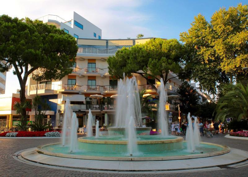 Monaco Suites Hotel Lignano Sabbiadoro Exterior photo