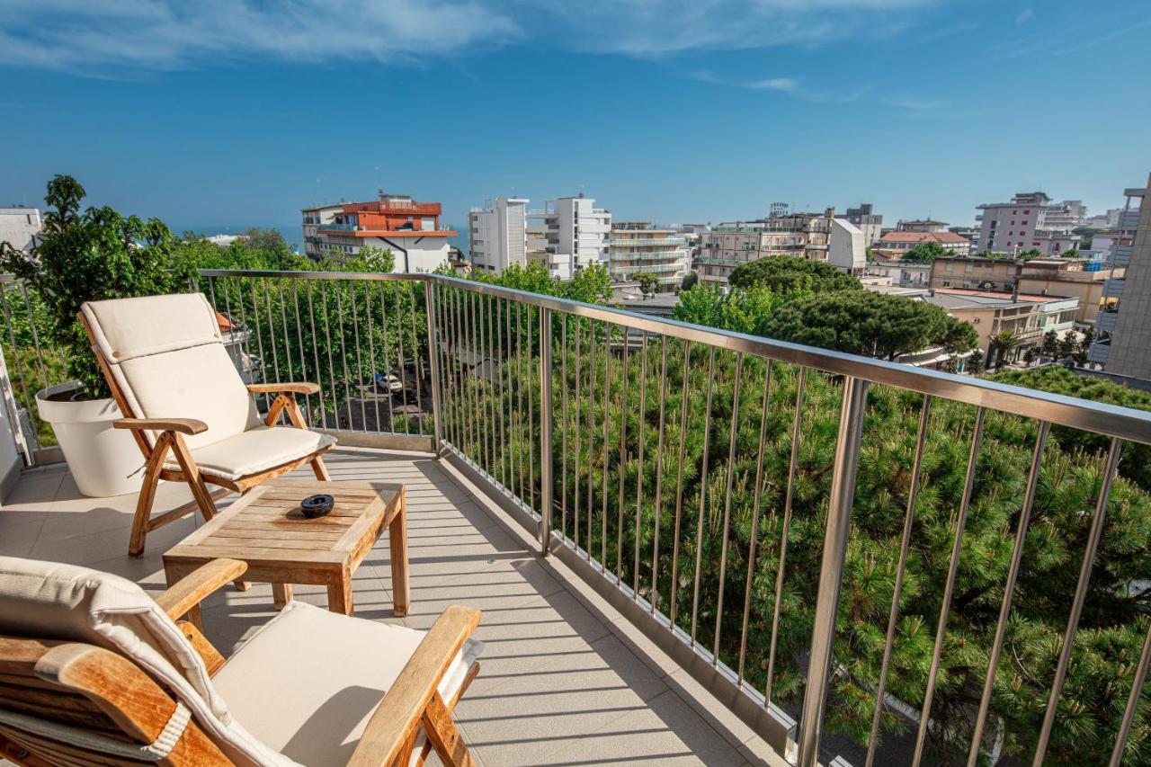 Monaco Suites Hotel Lignano Sabbiadoro Exterior photo
