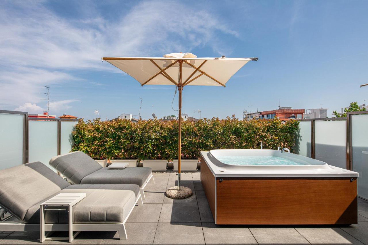 Monaco Suites Hotel Lignano Sabbiadoro Exterior photo