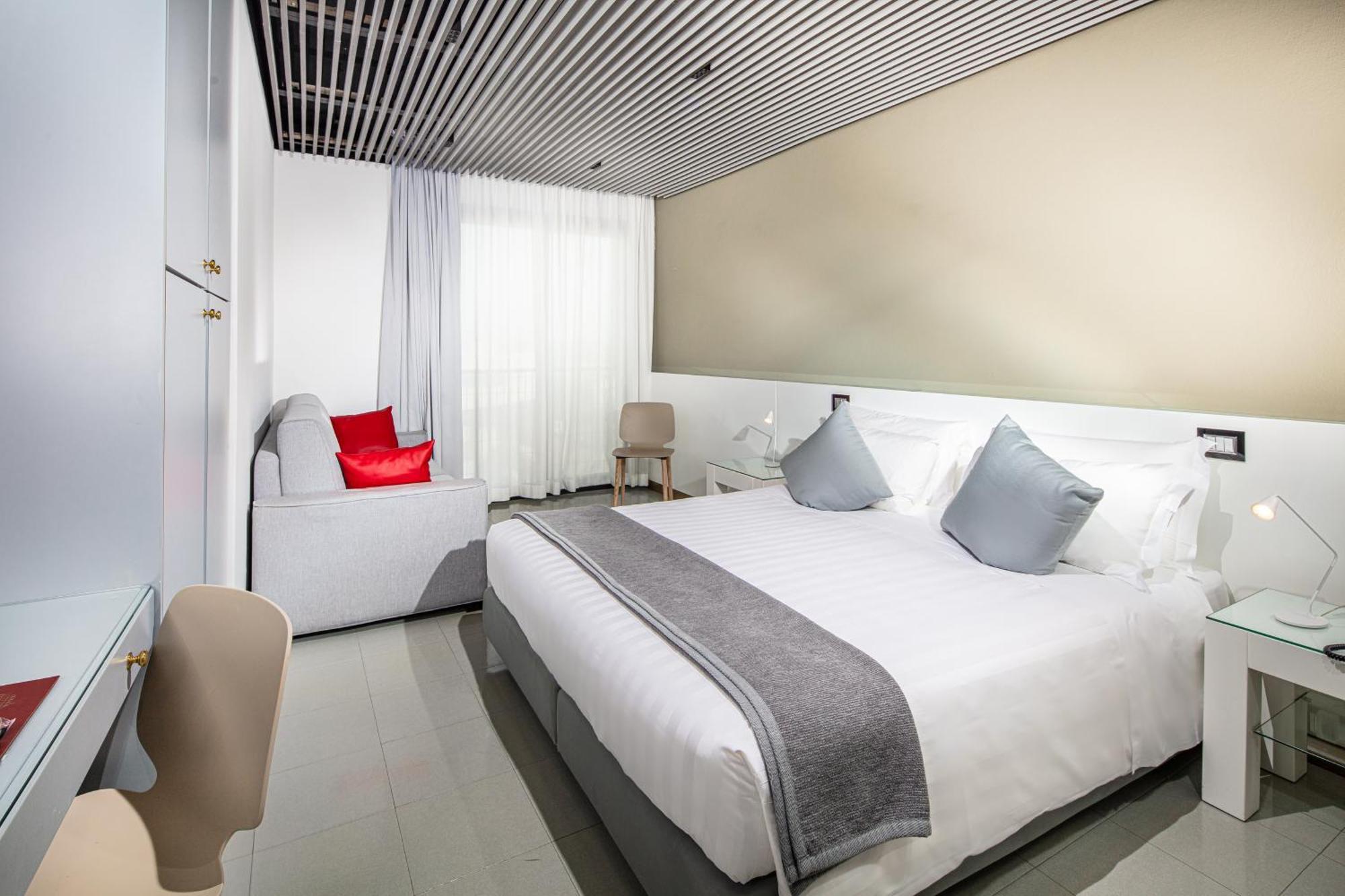 Monaco Suites Hotel Lignano Sabbiadoro Exterior photo