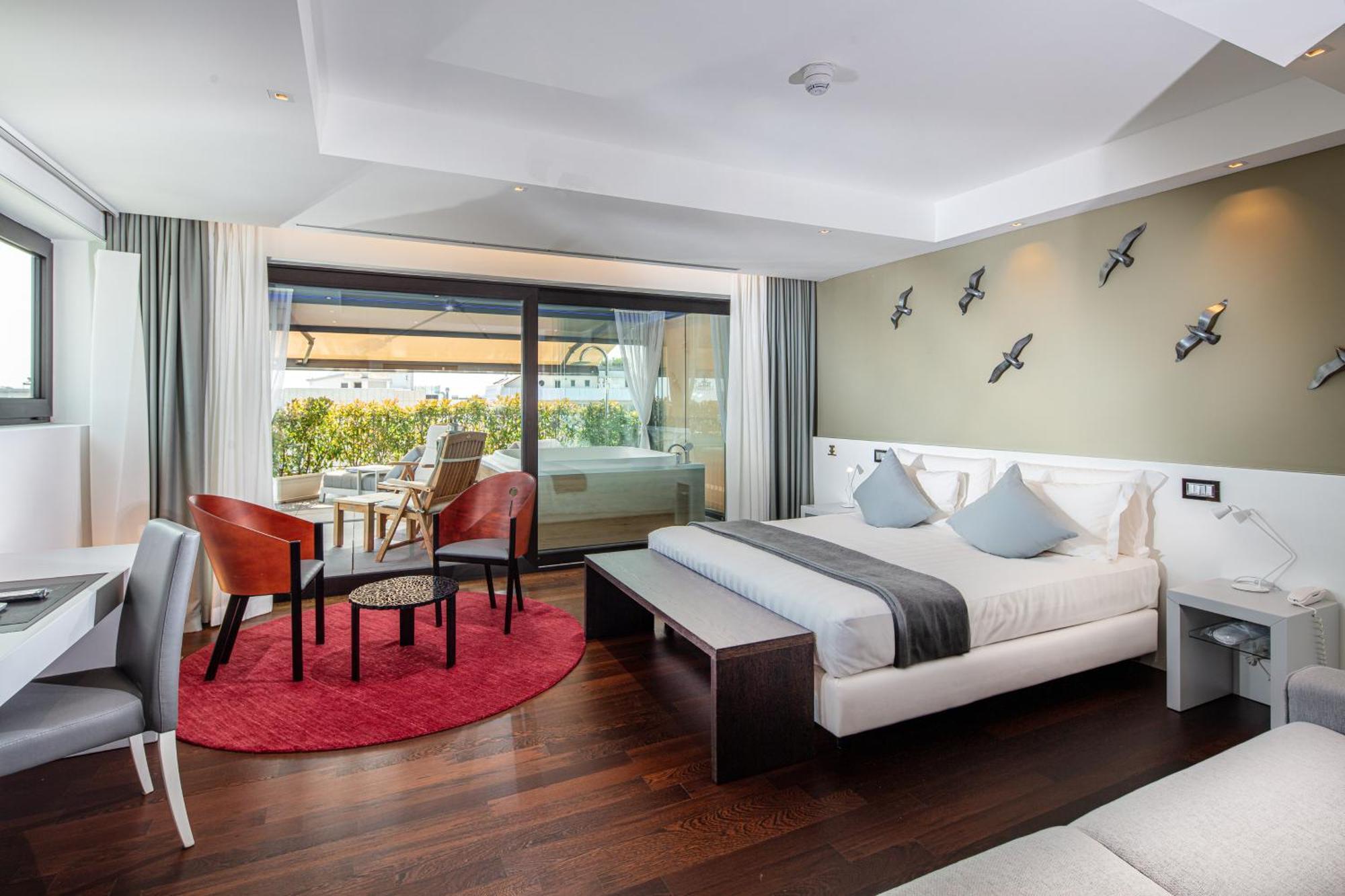 Monaco Suites Hotel Lignano Sabbiadoro Exterior photo