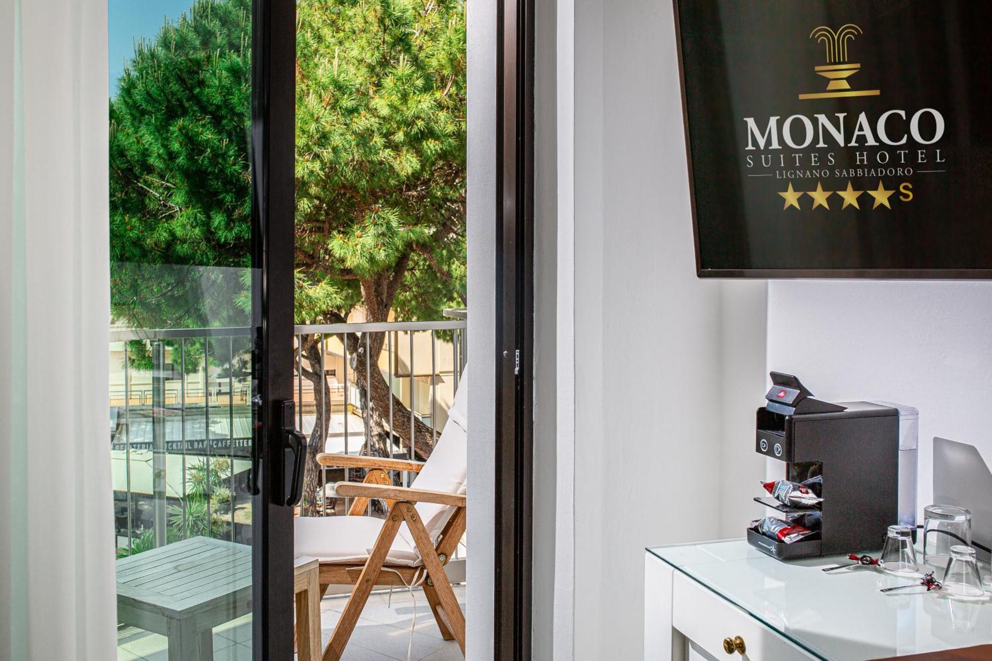Monaco Suites Hotel Lignano Sabbiadoro Room photo