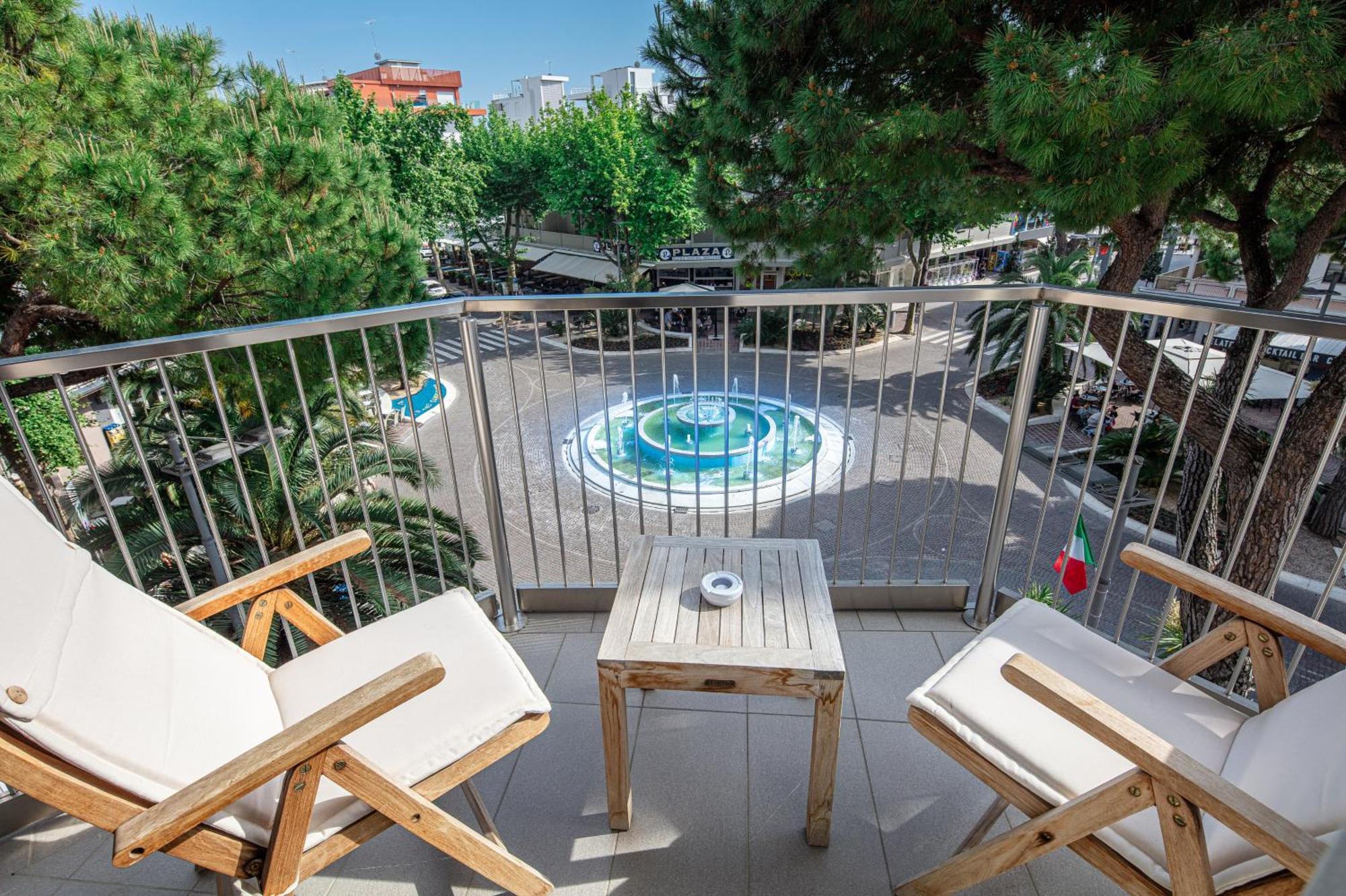 Monaco Suites Hotel Lignano Sabbiadoro Room photo