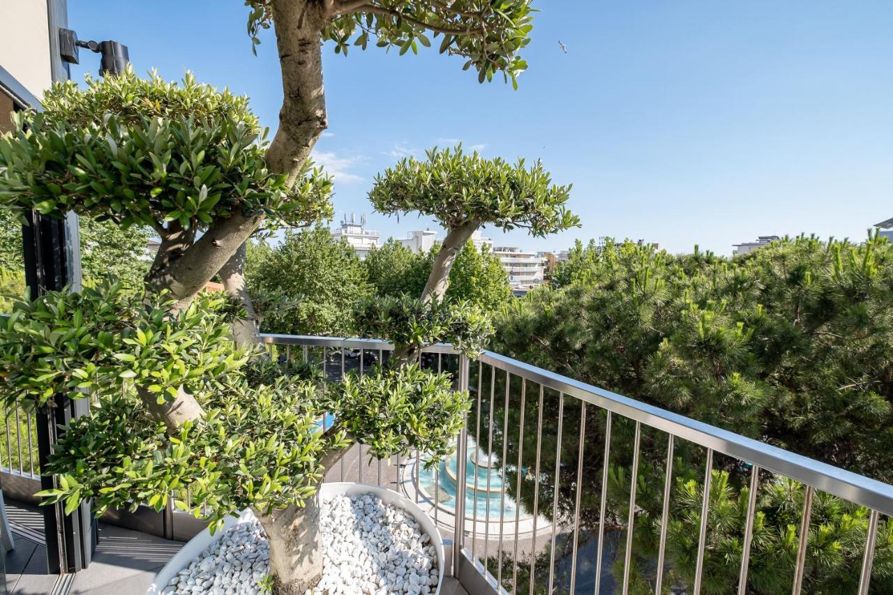 Monaco Suites Hotel Lignano Sabbiadoro Exterior photo
